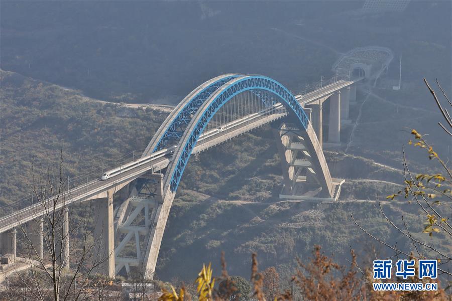 （新華全媒頭條&middot;圖文互動(dòng)）（1）烏蒙歡歌高鐵來(lái)&mdash;&mdash;寫(xiě)在成貴高鐵通車(chē)之際