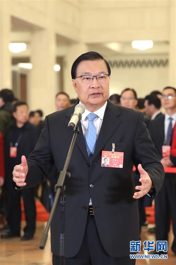 （兩會(huì)&middot;面對(duì)面）（7）全國(guó)人大代表接受采訪