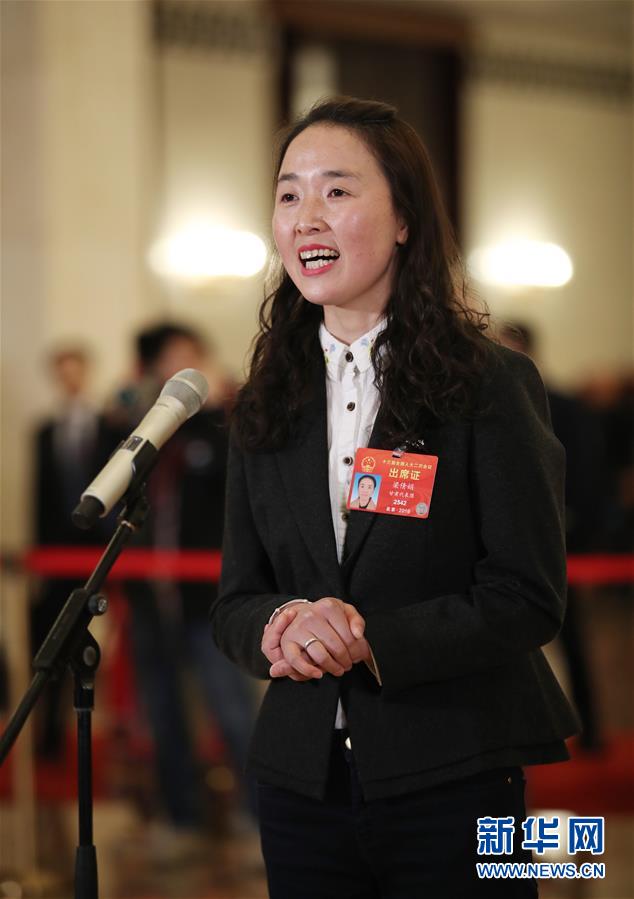 （兩會(huì)&middot;面對(duì)面）（6）全國人大代表接受采訪