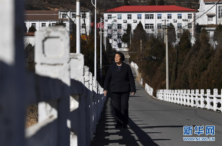 (新華全媒頭條·兩會(huì)特別報(bào)道·圖文互動(dòng))(2)向著夢(mèng)想的接力——“90歲”與“95后”代表的“對(duì)話”