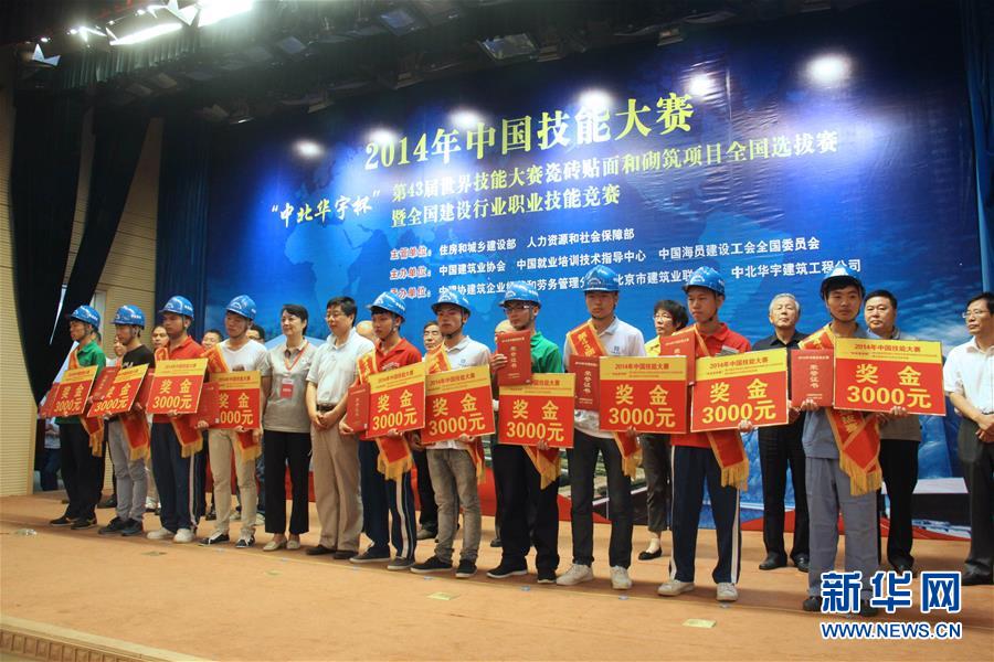 (新華全媒頭條·兩會(huì)特別報(bào)道·圖文互動(dòng))(8)向著夢(mèng)想的接力——“90歲”與“95后”代表的“對(duì)話”