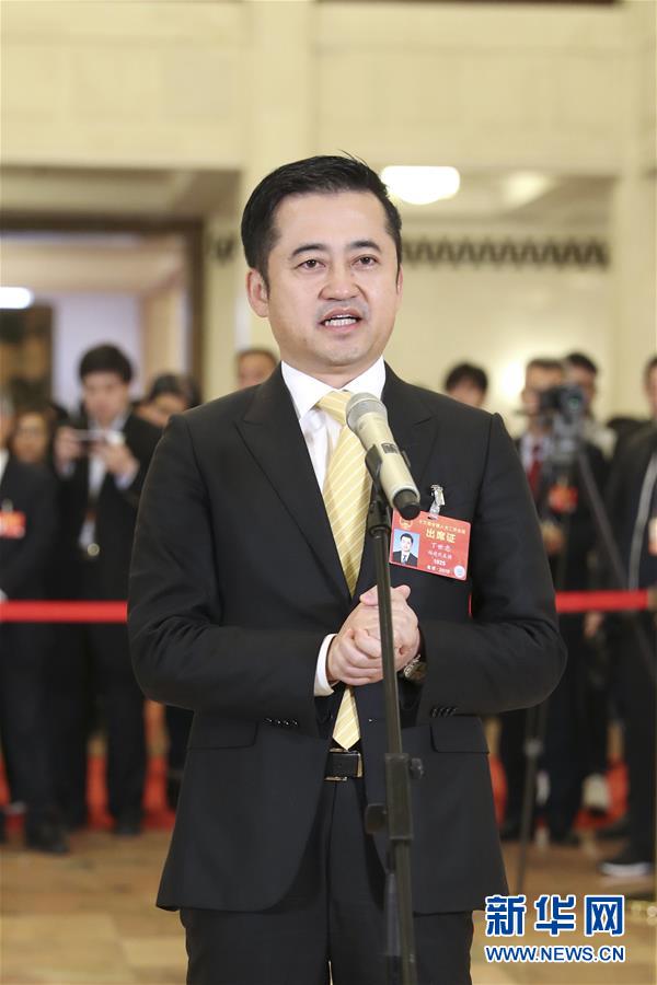 （兩會&middot;面對面&middot;XHDW）（8）全國人大代表接受采訪