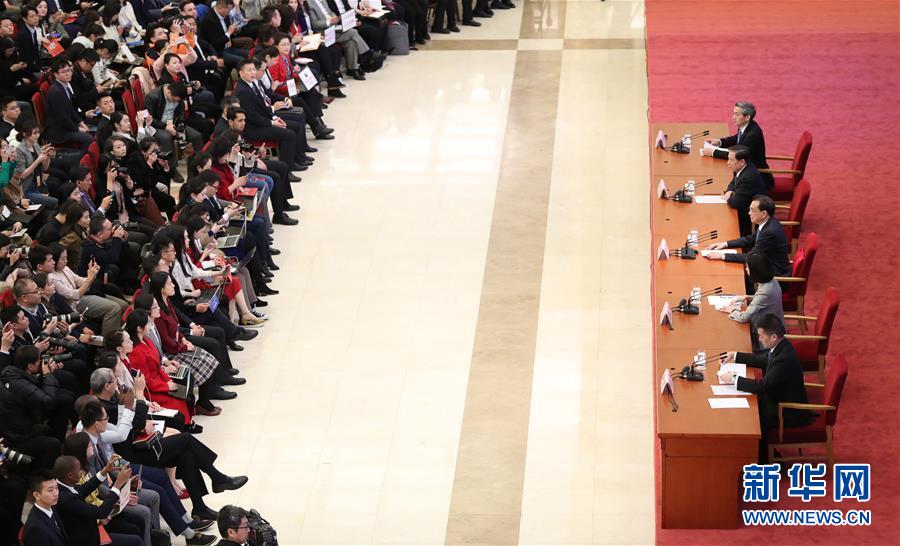 （兩會(huì)&middot;XHDW）（8）李克強(qiáng)總理會(huì)見中外記者