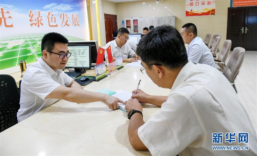 （新華全媒頭條&middot;圖文互動(dòng)）（2）永葆中國(guó)共產(chǎn)黨人的初心本色&mdash;&mdash;&ldquo;不忘初心、牢記使命&rdquo;主題教育全紀(jì)實(shí)