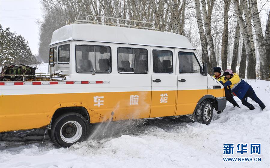 （新春走基層）（2）嚴(yán)寒下的&ldquo;鐵路醫(yī)生&rdquo;：風(fēng)雪中守護(hù)回家路