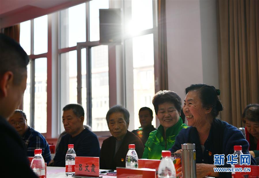 (新春走基層·圖文互動)(3)向群眾匯報(bào)——一份當(dāng)面提交的“年度答卷”