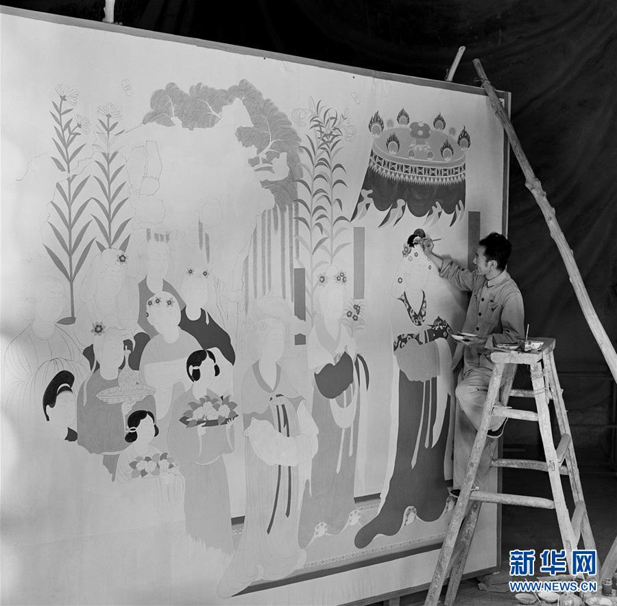 (時(shí)代先鋒·圖文互動(dòng))(5)此生不悔入沙海 勇?lián)厝问家?jiàn)金——敦煌研究院文物保護(hù)利用群體群像