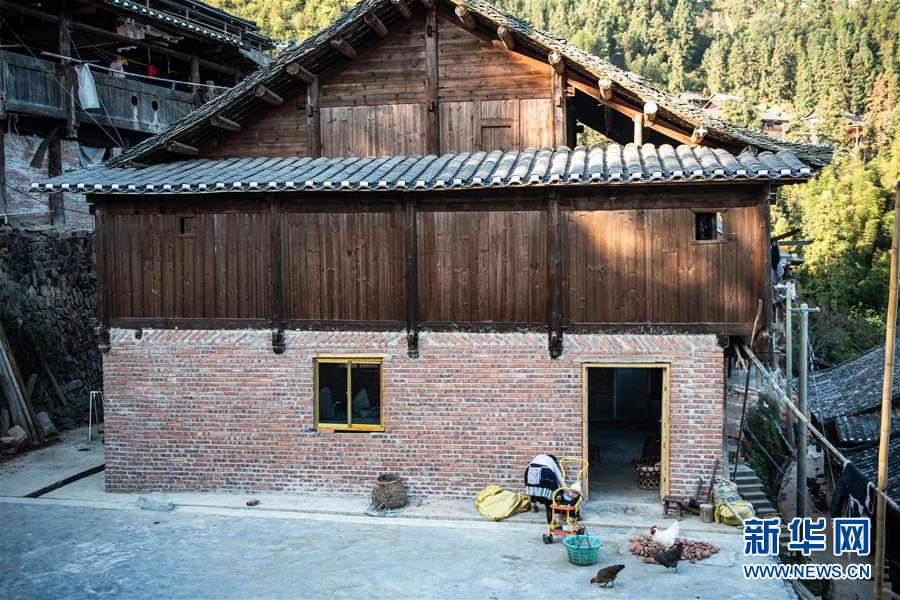 （決戰(zhàn)決勝脫貧攻堅&middot;圖文互動）（2）歷史性告別&ldquo;人畜混居&rdquo; 貴州7萬余戶山民&ldquo;新家&rdquo;迎新年