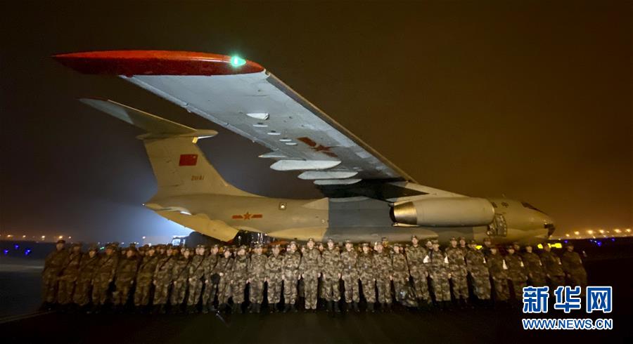 （新華全媒頭條&middot;圖文互動(dòng)）（5）新華社評(píng)論員：危難時(shí)刻，黨員干部要挺身而出&mdash;&mdash;論堅(jiān)決打贏疫情防控阻擊戰(zhàn)