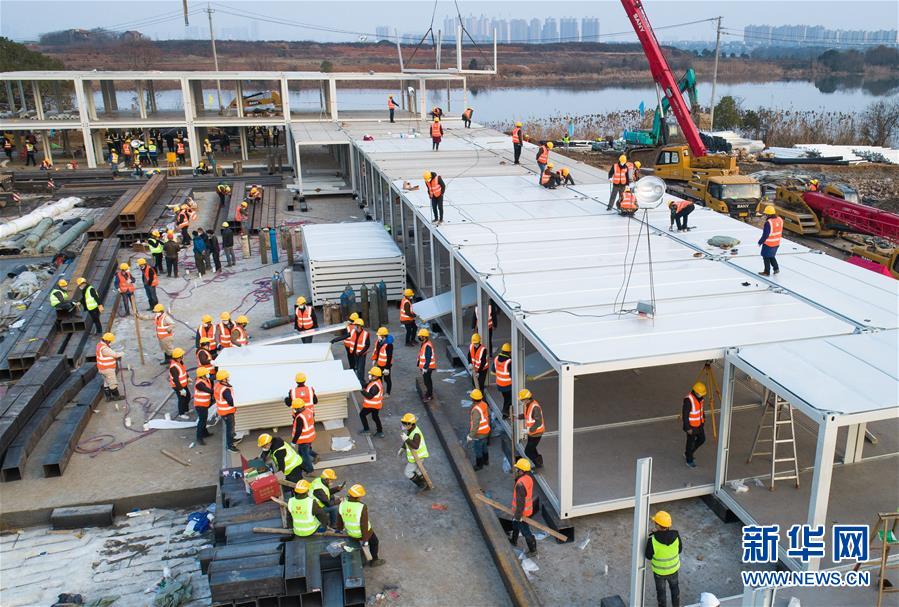 （新華全媒頭條&middot;圖文互動(dòng)）（6）黨旗，高高飄揚(yáng)在防控疫情斗爭(zhēng)第一線&mdash;&mdash;各級(jí)黨組織和廣大黨員干部投身疫情防控阻擊戰(zhàn)紀(jì)實(shí)