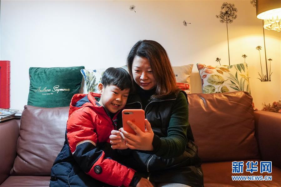 （聚焦疫情防控&middot;圖文互動(dòng)）（1）無法握手，但始終并肩