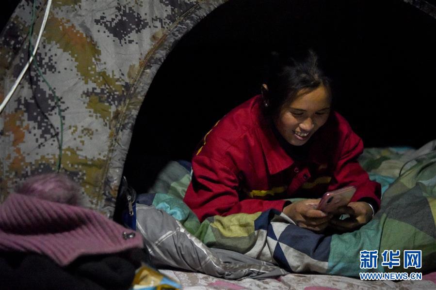 （新春走基層&middot;圖文互動(dòng)）（6）寒冬里，&ldquo;沙漠玫瑰&rdquo;猶自綻放