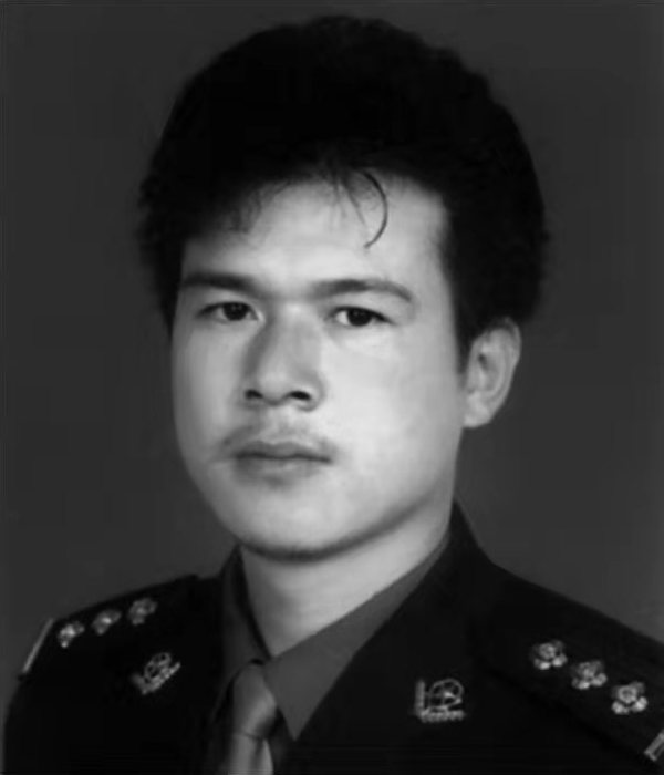 （為了民族復(fù)興&middot;英雄烈士譜&middot;圖文互動）張杰明：誓死與歹徒搏斗的公安英模