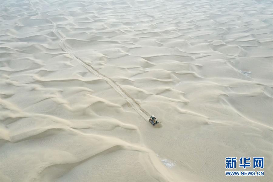 （新春走基層&middot;圖文互動(dòng)）（2）特寫：與車為伴，獨(dú)行沙海