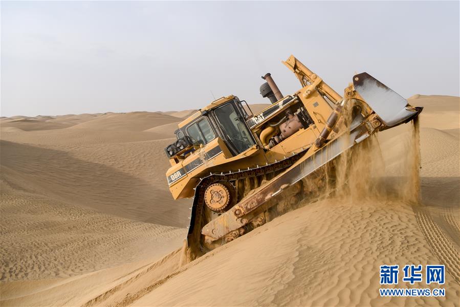 （新春走基層&middot;圖文互動(dòng)）（3）特寫：與車為伴，獨(dú)行沙海