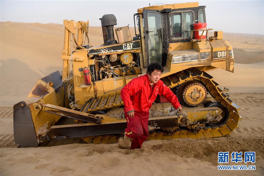 （新春走基層&middot;圖文互動(dòng)）（5）特寫：與車為伴，獨(dú)行沙海