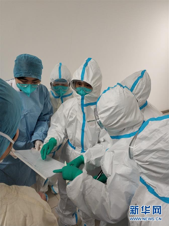 （新華全媒頭條&middot;圖文互動）（4）戰(zhàn)紅區(qū)！&mdash;&mdash;發(fā)生在武漢抗疫隔離病房內的故事