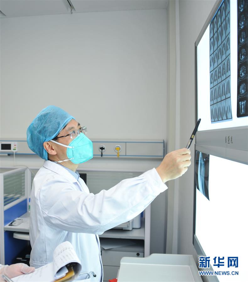 （新華全媒頭條&middot;圖文互動）（6）戰(zhàn)紅區(qū)！&mdash;&mdash;發(fā)生在武漢抗疫隔離病房內的故事