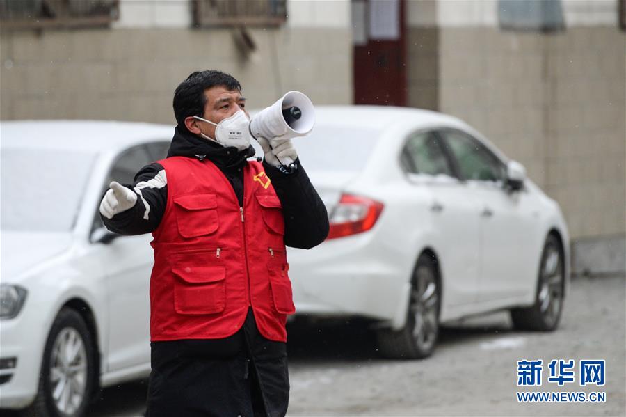 （聚焦疫情防控&middot;圖文互動(dòng)）（1）&ldquo;我們多跑跑，居民更安全&rdquo;&mdash;&mdash;直擊新疆基層社區(qū)疫情防控