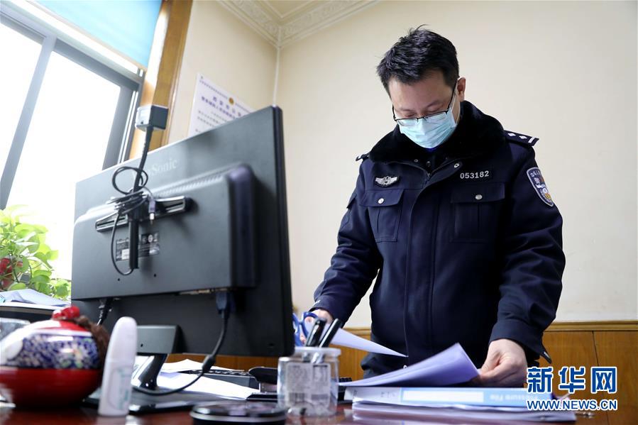 （聚焦疫情防控&middot;圖文互動(dòng)）（2）&ldquo;戰(zhàn)疫&rdquo;時(shí)期&ldquo;雙一線&rdquo;夫妻的愛(ài)情：一手平安 一手健康