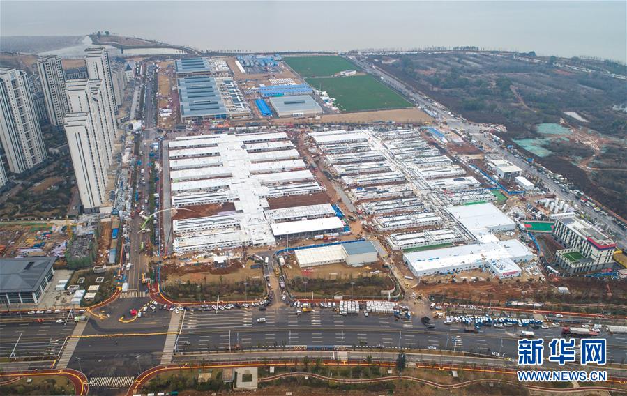 （新華全媒頭條&middot;圖文互動(dòng)） （4）做好疫情防護(hù) 統(tǒng)籌抓好改革發(fā)展穩(wěn)定各項(xiàng)工作&mdash;&mdash;堅(jiān)決打贏疫情防控阻擊戰(zhàn)系列述評之四