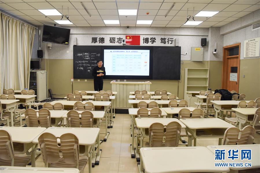 （聚焦疫情防控&middot;圖文互動(dòng)）（2）特寫(xiě)：一個(gè)人的錄播