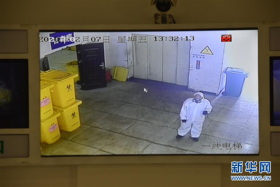 （聚焦疫情防控&middot;圖文互動(dòng)）（2）另類(lèi)&ldquo;白衣戰(zhàn)士&rdquo;：堅(jiān)守醫(yī)療廢物處置第一線