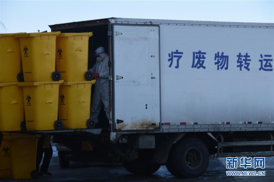 （聚焦疫情防控&middot;圖文互動(dòng)）（4）另類(lèi)&ldquo;白衣戰(zhàn)士&rdquo;：堅(jiān)守醫(yī)療廢物處置第一線