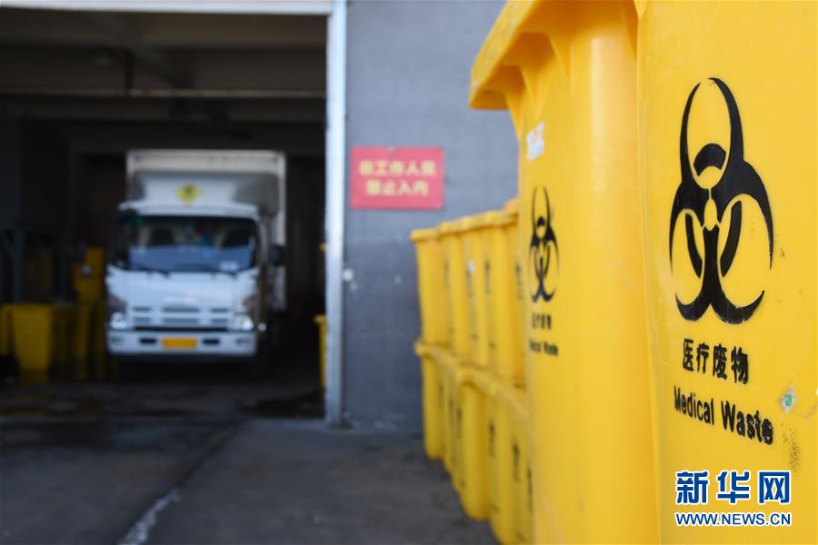 （聚焦疫情防控&middot;圖文互動(dòng)）（5）另類(lèi)&ldquo;白衣戰(zhàn)士&rdquo;：堅(jiān)守醫(yī)療廢物處置第一線