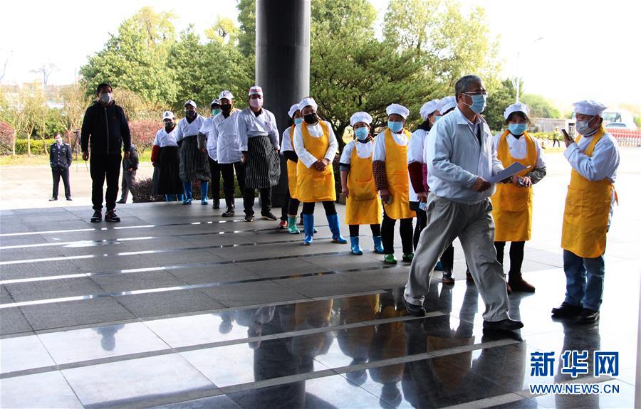 （來自經(jīng)濟(jì)前沿的故事&middot;企業(yè)復(fù)工復(fù)產(chǎn)&middot;圖文互動）（2）看1500多名工人是如何復(fù)工的？&mdash;&mdash;湖南郴州一家企業(yè)復(fù)工目擊記 