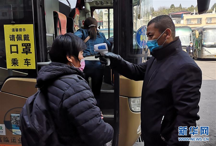 （做好六穩(wěn)工作 應對復雜局面&middot;圖文互動）（4）四川：&ldquo;點對點、一站式&rdquo;送農(nóng)民工安全返崗