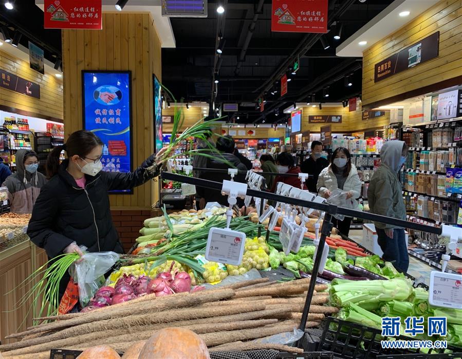 （聚焦疫情防控&middot;圖文互動）（1）&ldquo;老鄰居&rdquo;一直在&mdash;&mdash;四川紅旗連鎖的堅守