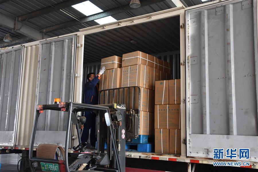 （圖文互動(dòng)）（1）爭(zhēng)分奪秒，為了那千公里之外的馳援&mdash;&mdash;急需防疫物資天津復(fù)工復(fù)產(chǎn)一線(xiàn)見(jiàn)聞