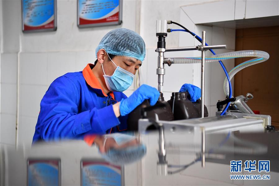 (圖文互動)(2)為防控疫情添磚加瓦——山西企業(yè)“跨界”生產(chǎn)防疫物資見聞