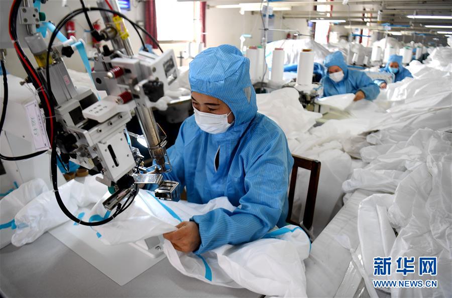 （聚焦疫情防控&middot;圖文互動）（1）我們能多產(chǎn)一件，前方就少一份風(fēng)險&mdash;&mdash;醫(yī)用防護服&ldquo;河北制造&rdquo;緊急&ldquo;起飛&rdquo;記