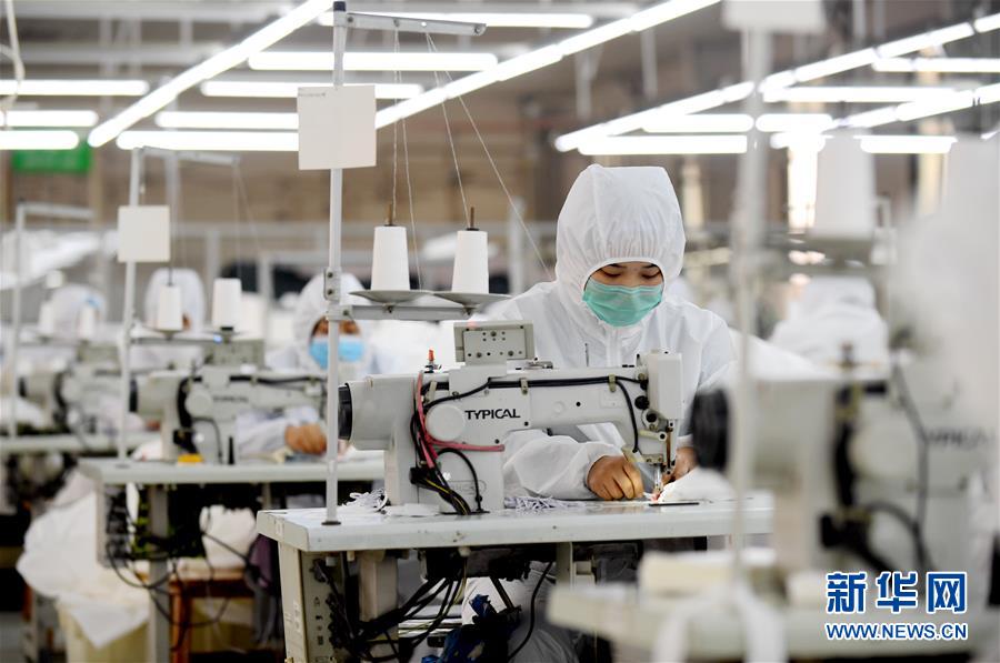 （聚焦疫情防控&middot;圖文互動）（3）我們能多產(chǎn)一件，前方就少一份風(fēng)險&mdash;&mdash;醫(yī)用防護服&ldquo;河北制造&rdquo;緊急&ldquo;起飛&rdquo;記