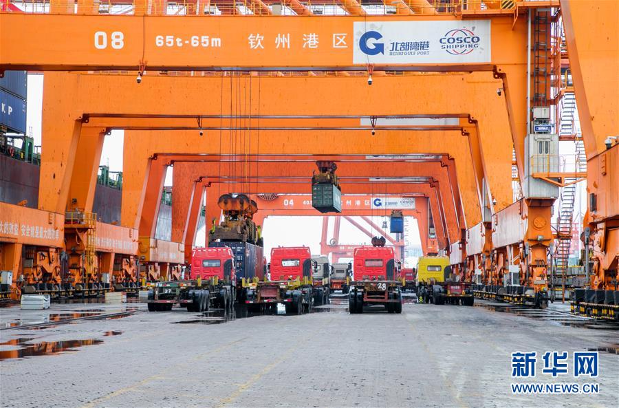 （圖文互動）（4）抓好防疫保暢，還管司機吃飯&mdash;&mdash;廣西欽州保稅港區(qū)服務(wù)企業(yè)復(fù)工見聞