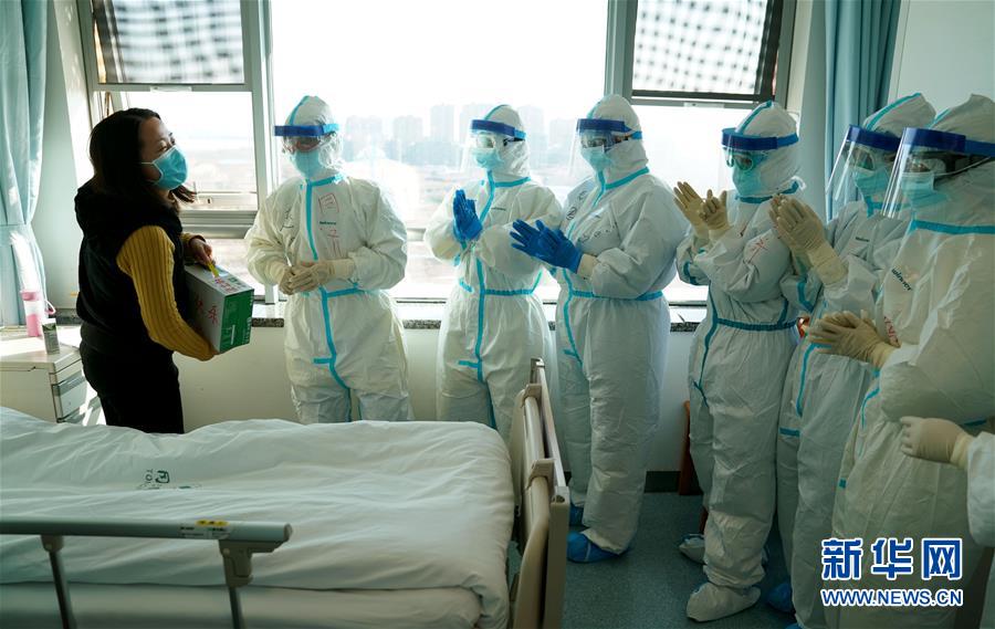 （新華全媒頭條&middot;圖文互動(dòng)）（6）&ldquo;與國(guó)家同舟，與人民共濟(jì)&rdquo;&mdash;&mdash;新冠肺炎重癥救治同濟(jì)醫(yī)院戰(zhàn)&ldquo;疫&rdquo;直擊