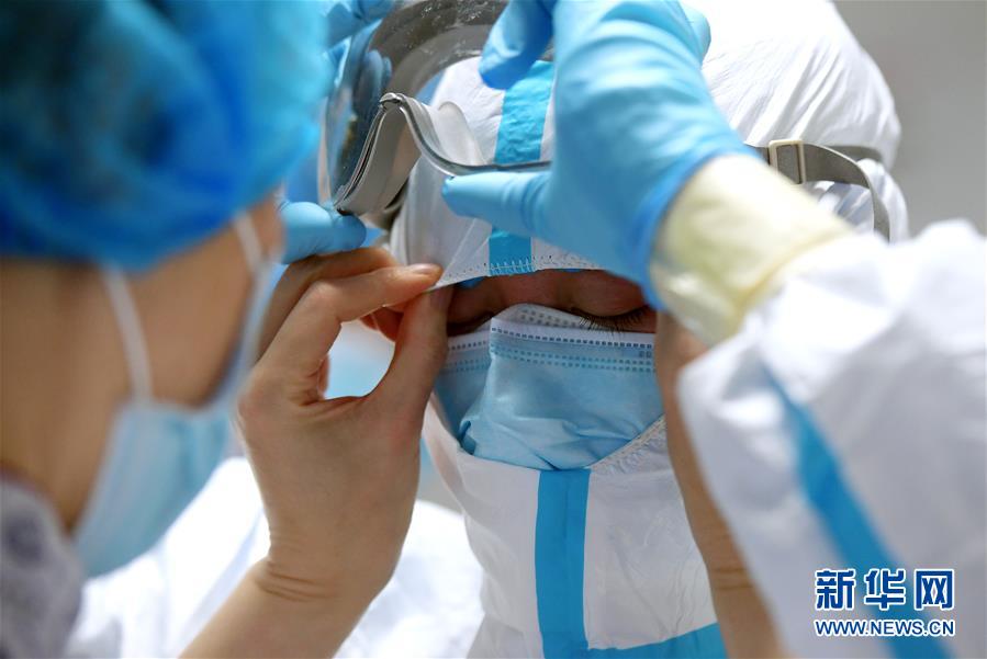 （新華全媒頭條&middot;圖文互動(dòng)）（10）&ldquo;與國(guó)家同舟，與人民共濟(jì)&rdquo;&mdash;&mdash;新冠肺炎重癥救治同濟(jì)醫(yī)院戰(zhàn)&ldquo;疫&rdquo;直擊