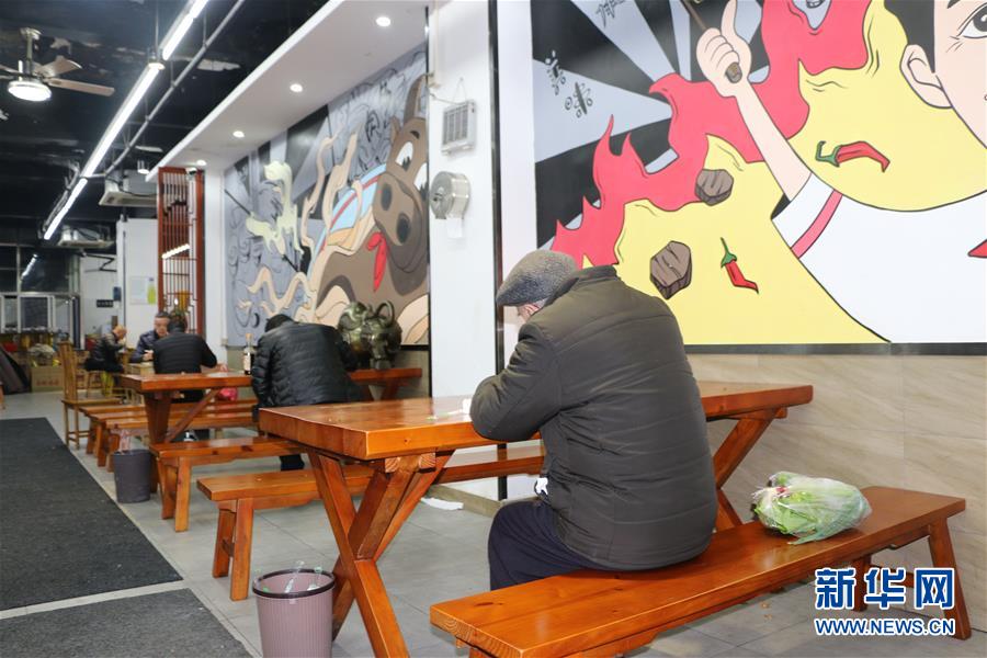 （圖文互動(dòng)）（5）吃粉擼串，商圈&ldquo;打卡&rdquo;，動(dòng)車出廠&mdash;&mdash;湖南&ldquo;標(biāo)簽&rdquo;復(fù)蘇記