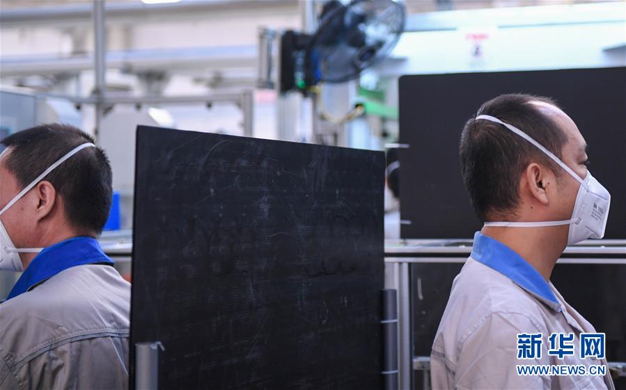 （聚焦疫情防控&middot;圖文互動）（2）用疫情&ldquo;防控線&rdquo;守衛(wèi)企業(yè)&ldquo;生命線&rdquo;&mdash;&mdash;長春復工企業(yè)防控一線見聞