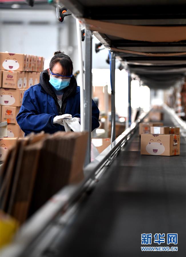 （聚焦疫情防控&middot;圖文互動(dòng)）（2）&ldquo;一輛輛車出發(fā)，春暖花開的日子就不遠(yuǎn)了&rdquo;&mdash;&mdash;西北電商大縣陜西省武功縣復(fù)工見聞
