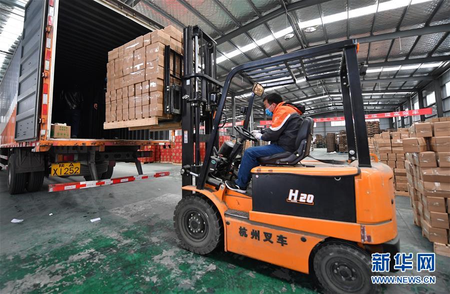 （聚焦疫情防控&middot;圖文互動(dòng)）（6）&ldquo;一輛輛車出發(fā)，春暖花開的日子就不遠(yuǎn)了&rdquo;&mdash;&mdash;西北電商大縣陜西省武功縣復(fù)工見聞