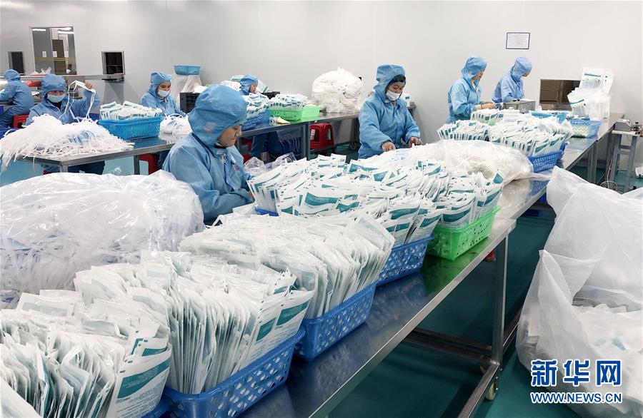 （聚焦疫情防控&middot;圖文互動）（4）把最好的留給最需要的醫(yī)護(hù)人員&mdash;&mdash;深圳醫(yī)療物資企業(yè)生產(chǎn)見聞