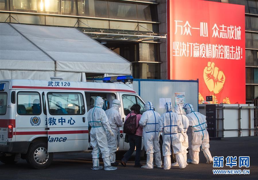 （新華全媒頭條&middot;圖文互動(dòng)）（1）滄海橫流 英雄本色&mdash;&mdash;致敬抗疫一線的勇士們