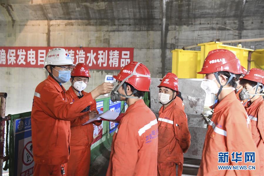 （抓好經(jīng)濟(jì)發(fā)展 應(yīng)對復(fù)雜局面&middot;圖文互動）（1）把疫情造成的損失降到最小&mdash;&mdash;廣西生產(chǎn)一線見聞