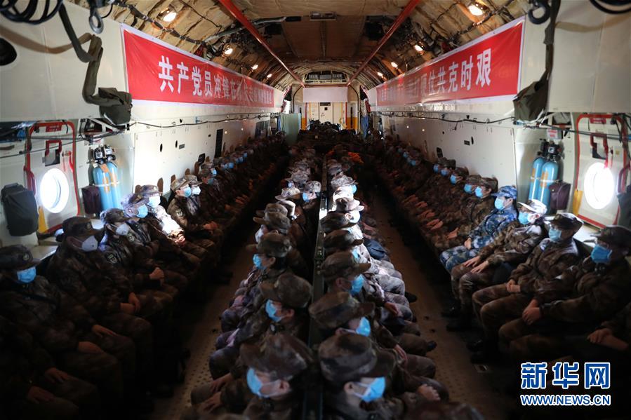 （一線抗疫群英譜&middot;圖文互動）（5）起飛，在人民最需要的時刻&mdash;&mdash;中部戰(zhàn)區(qū)空軍航空兵某團(tuán)支援湖北抗&ldquo;疫&rdquo;空運記事