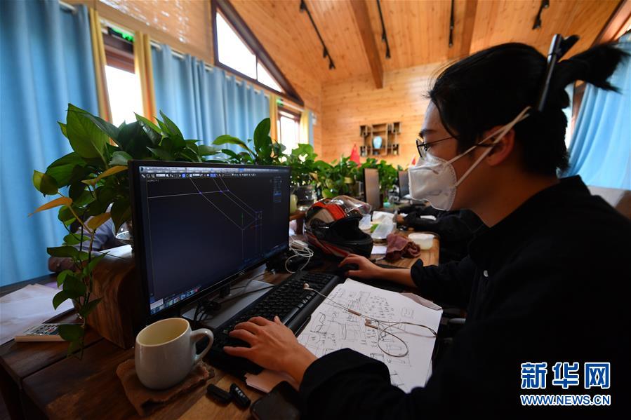 （圖文互動(dòng)）（4）展會(huì)變直播 員工變網(wǎng)紅&mdash;&mdash;千億元家具產(chǎn)業(yè)別樣復(fù)工復(fù)產(chǎn)路