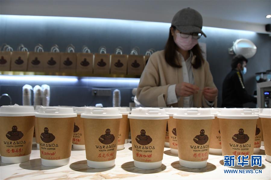 （新華全媒頭條&middot;圖文互動）（3）守望相助，堅忍不拔&mdash;&mdash;致敬武漢戰(zhàn)&ldquo;疫&rdquo;中千千萬萬個平凡英雄