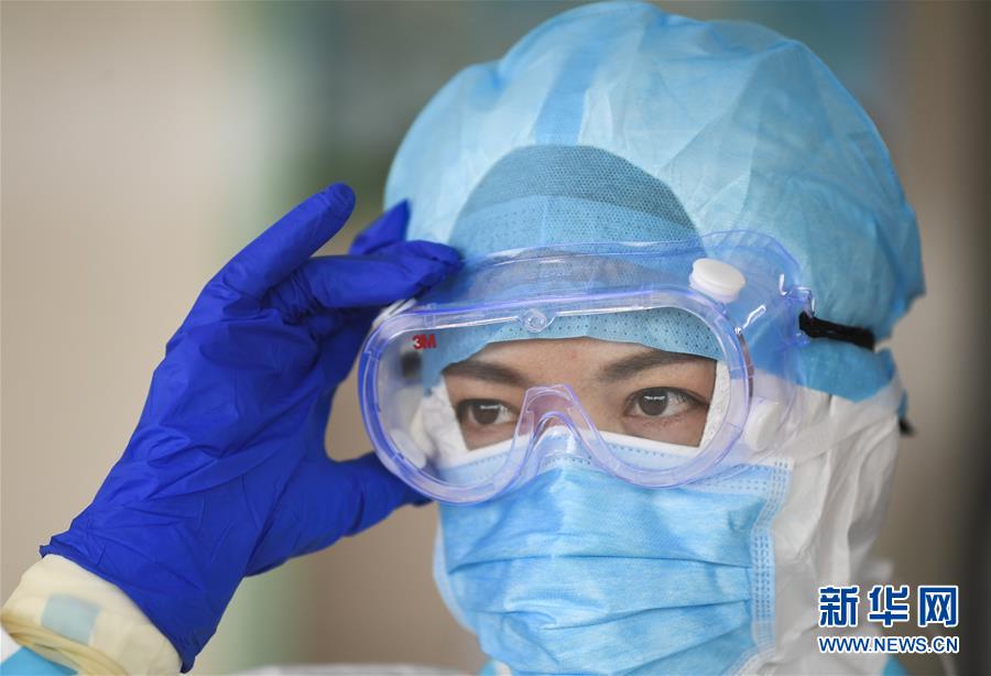 （一線抗疫群英譜&middot;圖文互動）（4）&ldquo;我已躬身入局，勢要共渡難關(guān)!&rdquo;&mdash;&mdash;戰(zhàn)&ldquo;疫&rdquo;一線醫(yī)生黃霞